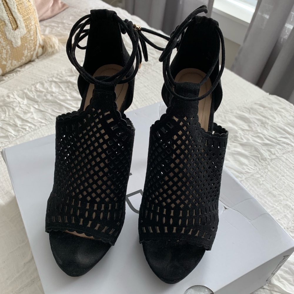 ALDO “Rilley” heel - wraps around ankle